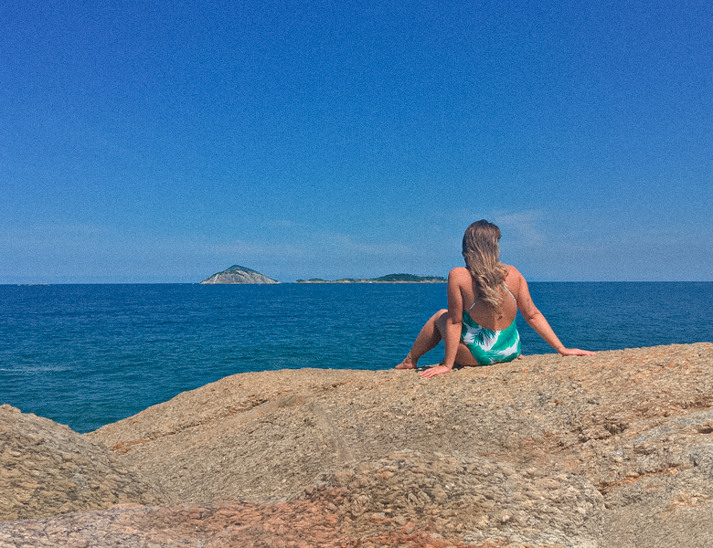 meditação na praia